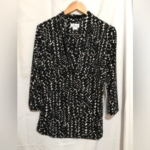 NWT Chaus Size XL Black & White Geometric V-Neck Blouse Printed 3/4 Sleeves